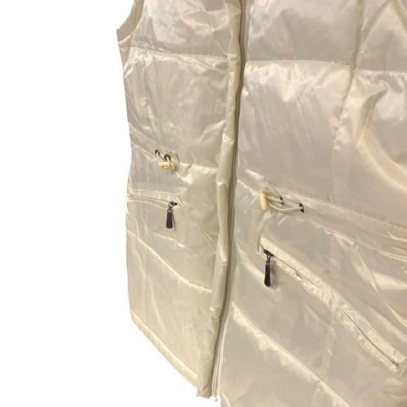 - Cedar Valley Cream Puffer Vest - Picture 4 of 5